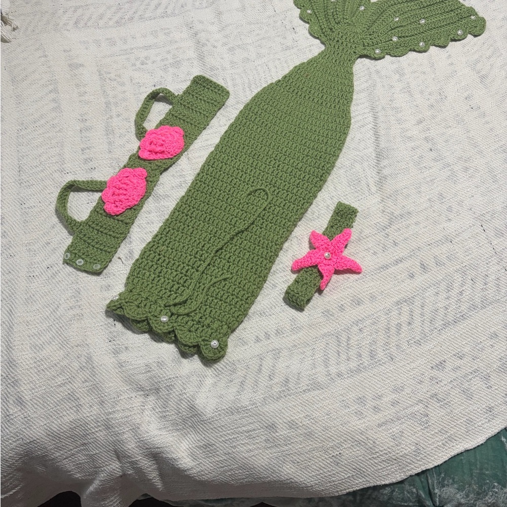 Handmade Knitted Mermaid Outfit Set – Child Size – Adorable Photo Prop 🧜‍♀️💚